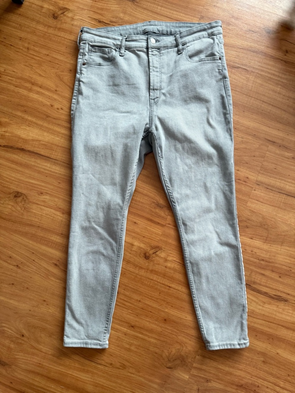 Old Navy 360 Stretch Extra High Rise Rockstar Super Skinny gray jeans - 16P